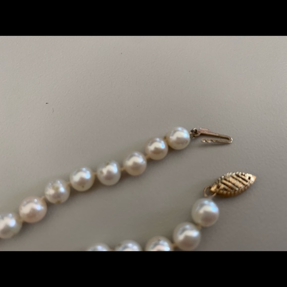 16” - 14ct Gold Pearl Necklace - Picture 2 of 2